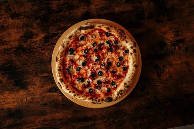 4 olive classic pizza